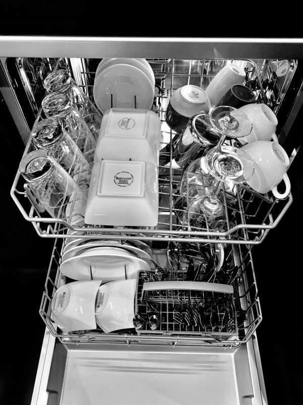 Free Standing or Built Under Dishwasher Kleenmaid DW6020XB Black Stainless Steel - Image 3